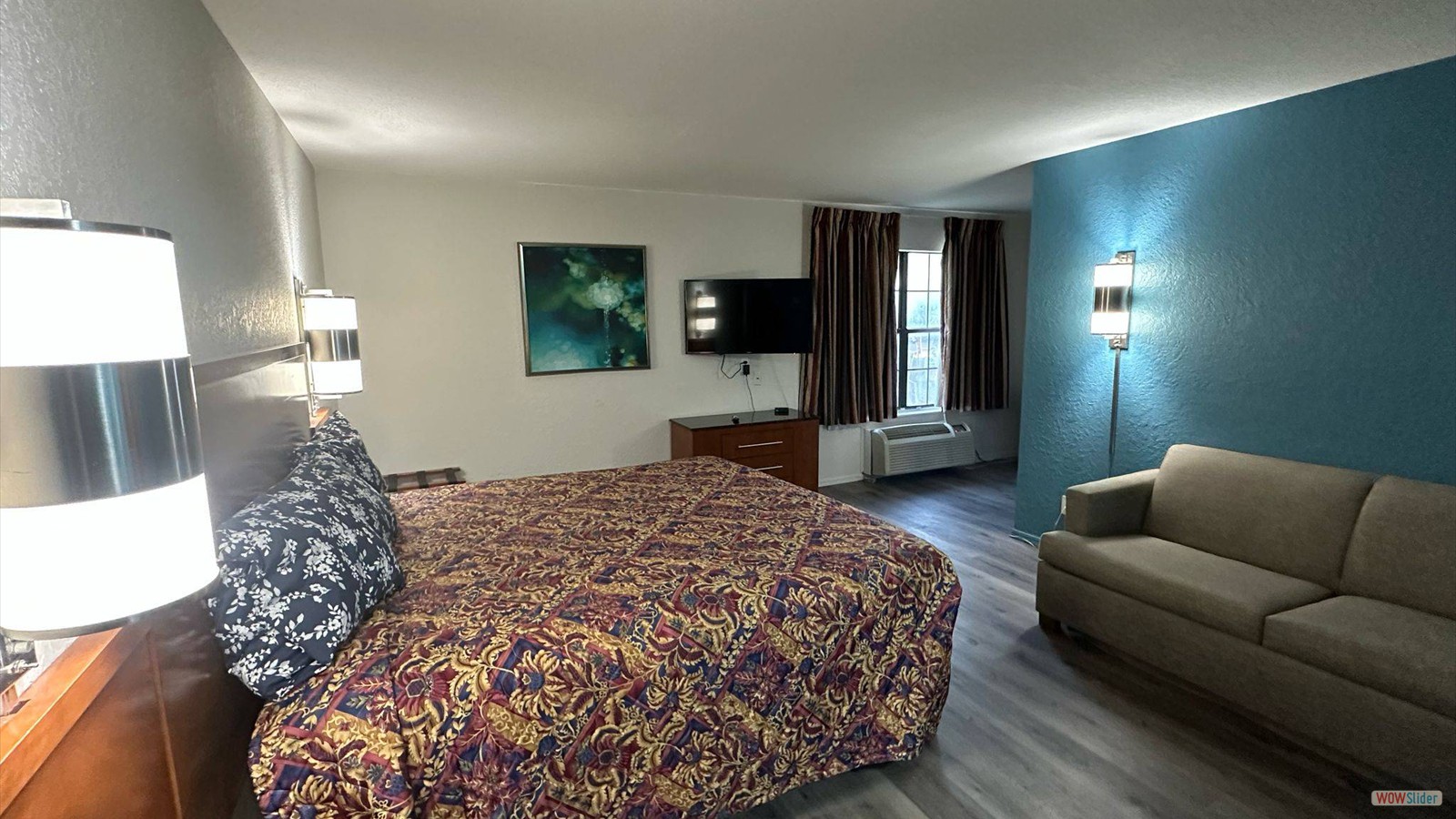 Attractive Room With King Bed 